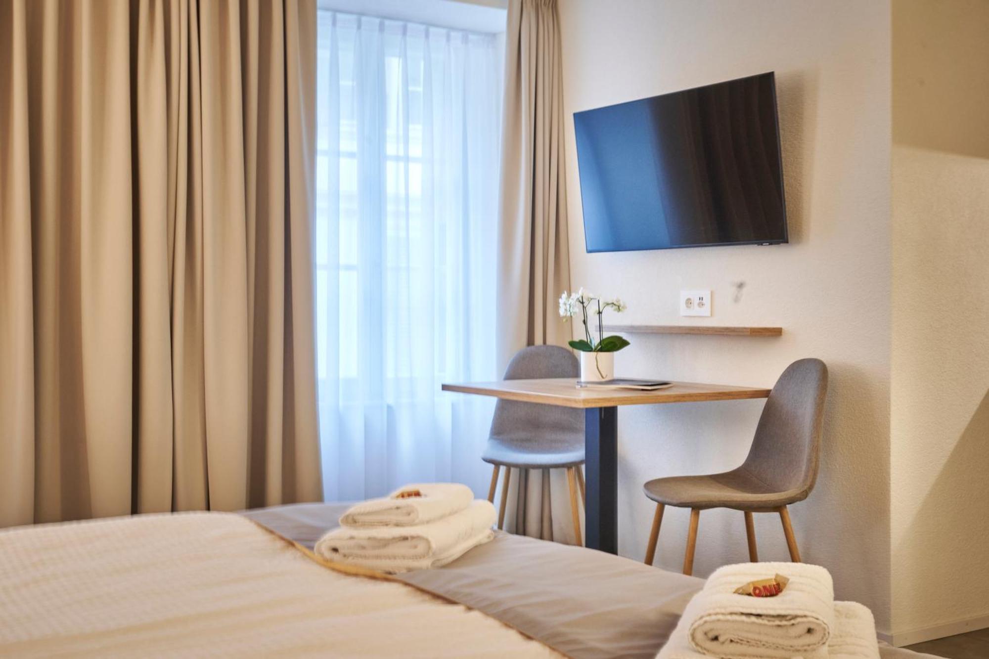 Aparthotel Krone - Self Check-In Unterseen ภายนอก รูปภาพ