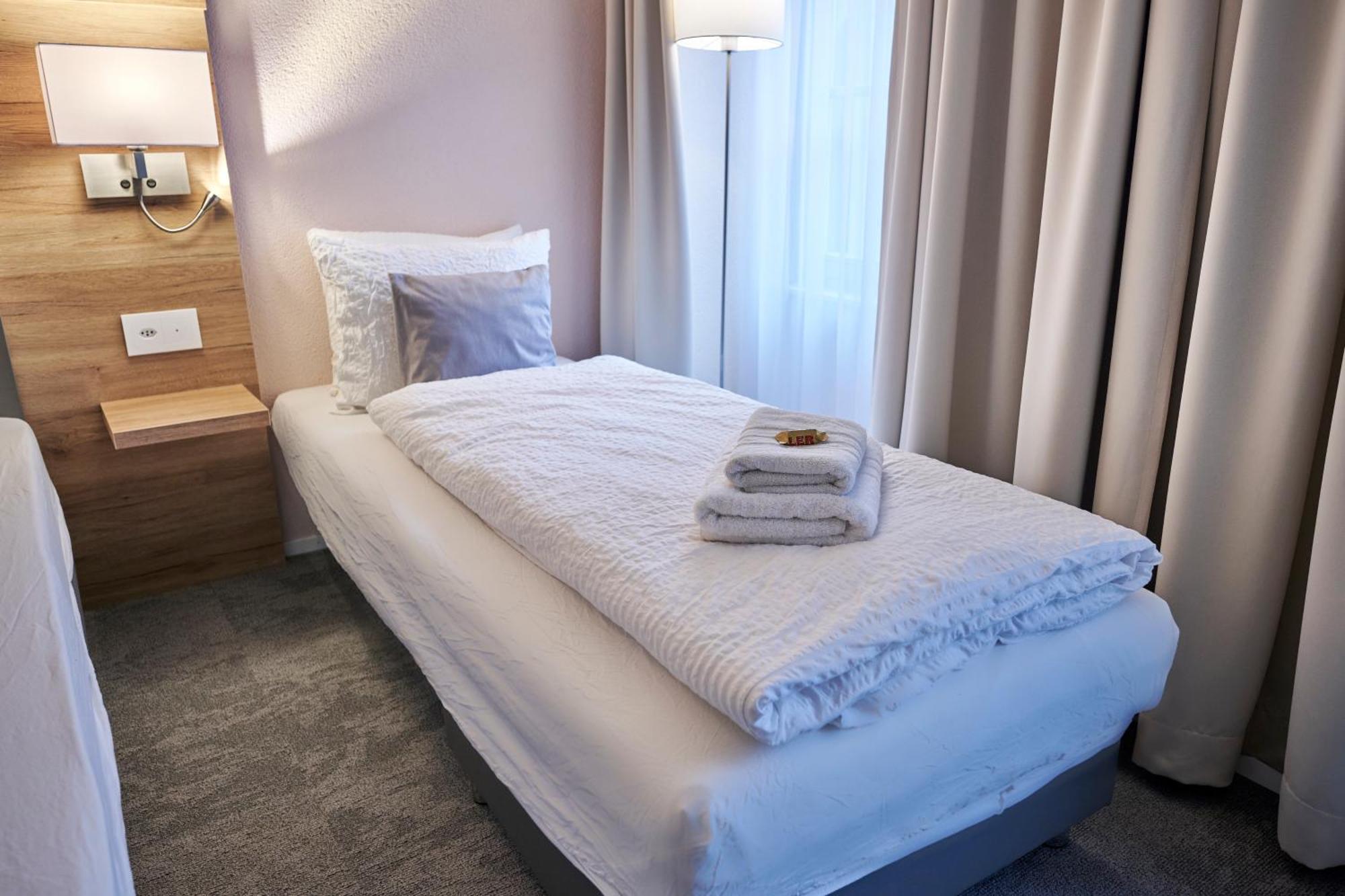 Aparthotel Krone - Self Check-In Unterseen ภายนอก รูปภาพ