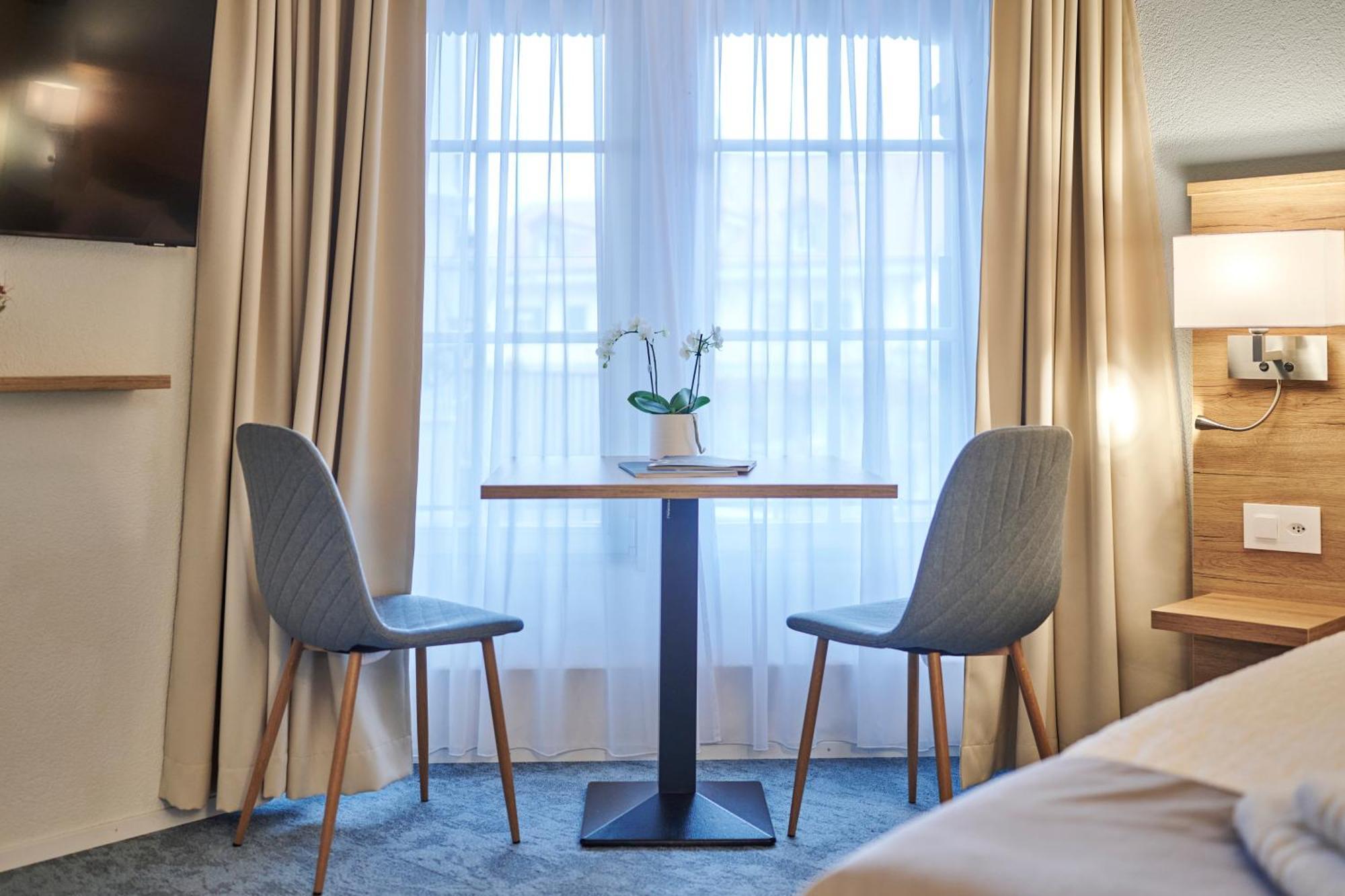 Aparthotel Krone - Self Check-In Unterseen ภายนอก รูปภาพ